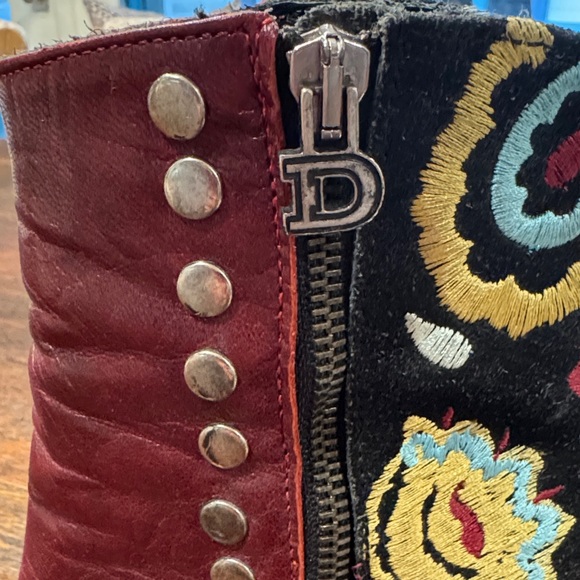 Old Gringo Burgundy Embroidered Ankle Boots - Picture 7 of 8